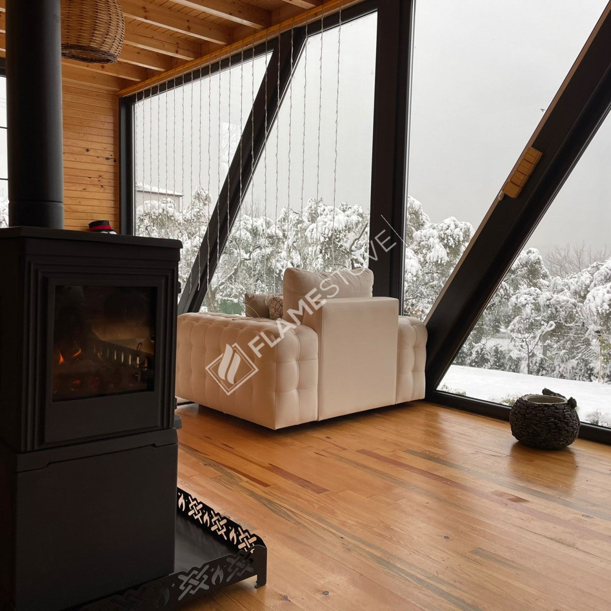 Retro Lux YK Stil Döküm Soba, Yan Kapaklı, Odunluklu, 3 Camlı, 10 kW