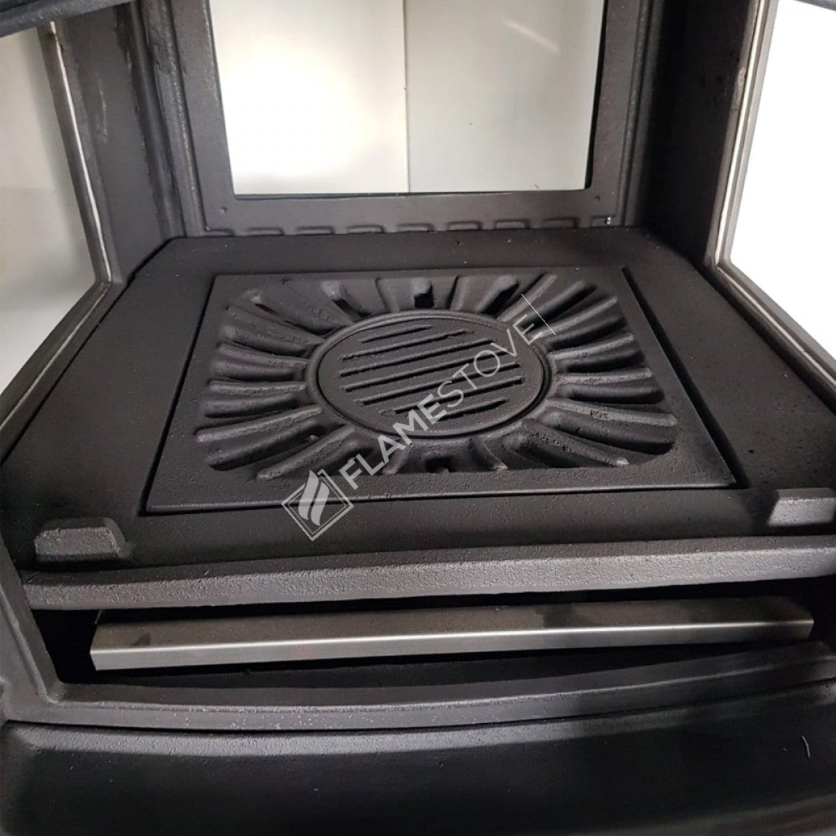 Sirius Maxi 4 Fırınlı Döküm Soba: Yüksek Verimli Odun Kömür Isıtıcı 15 kW