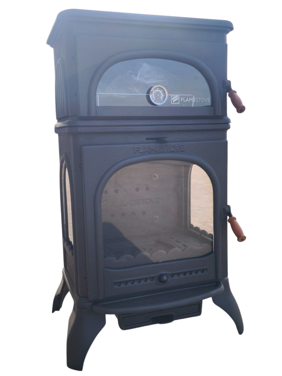Flame Stove Modena Lüx FS-024AK fırınlı döküm soba görseli, zarif tasarımı ve güçlü performansı ile öne çıkıyor.