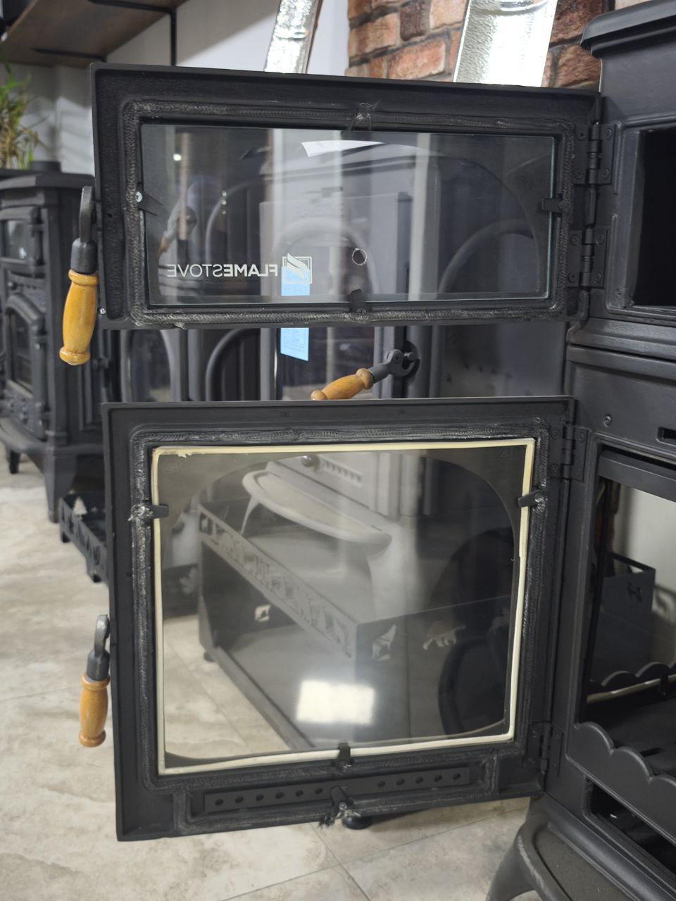 FS-024-AK Flame Stove Modena  Lüks Oven 3 camlı kuzineli Alttan küllüklü Döküm Soba