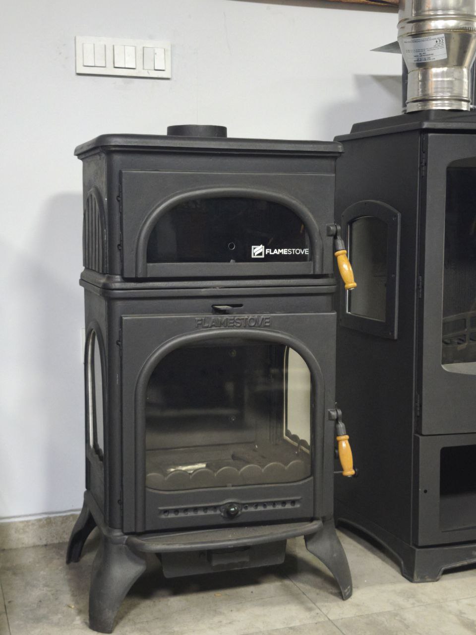 FS-024-AK Flame Stove Modena  Lüks Oven 3 camlı kuzineli Alttan küllüklü Döküm Soba