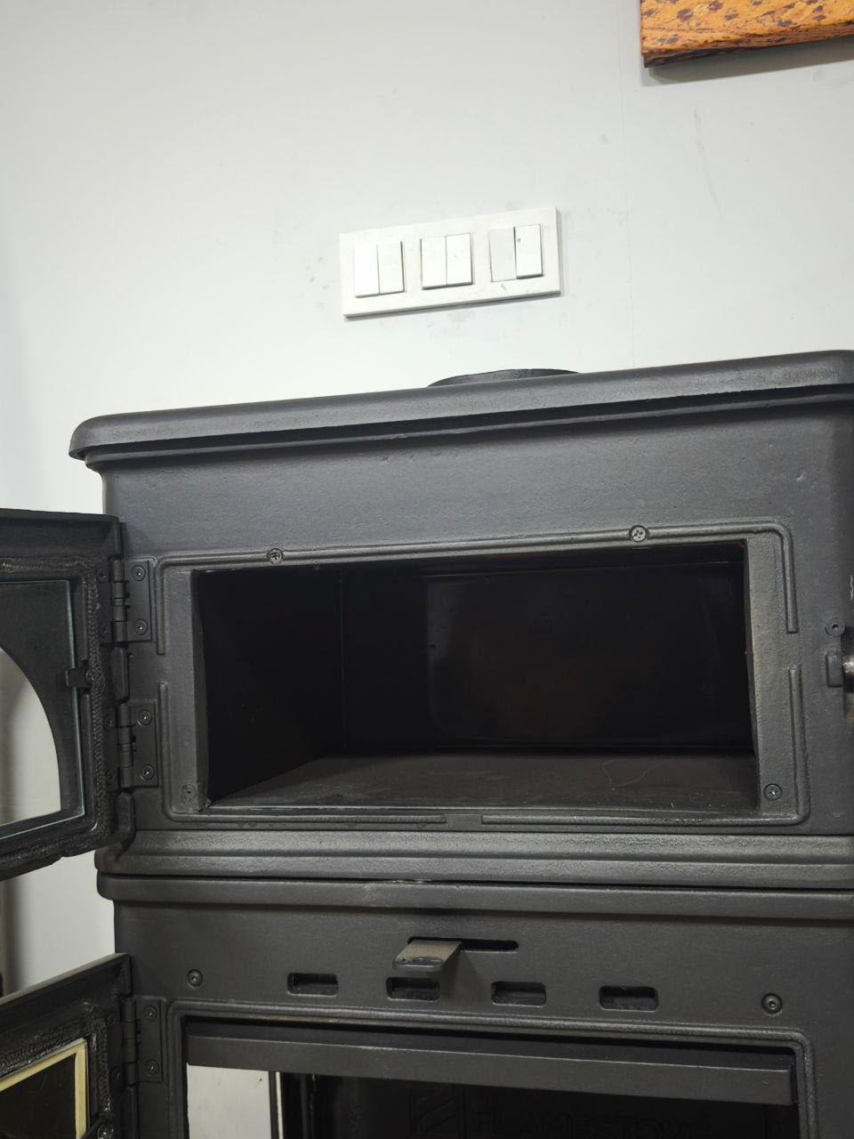 FS-024-AK Flame Stove Modena  Lüks Oven 3 camlı kuzineli Alttan küllüklü Döküm Soba