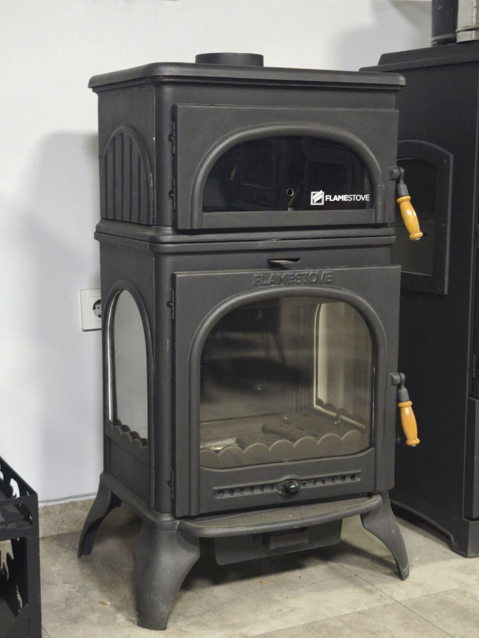 FS-024-AK Flame Stove Modena  Lüks Oven 3 camlı kuzineli Alttan küllüklü Döküm Soba