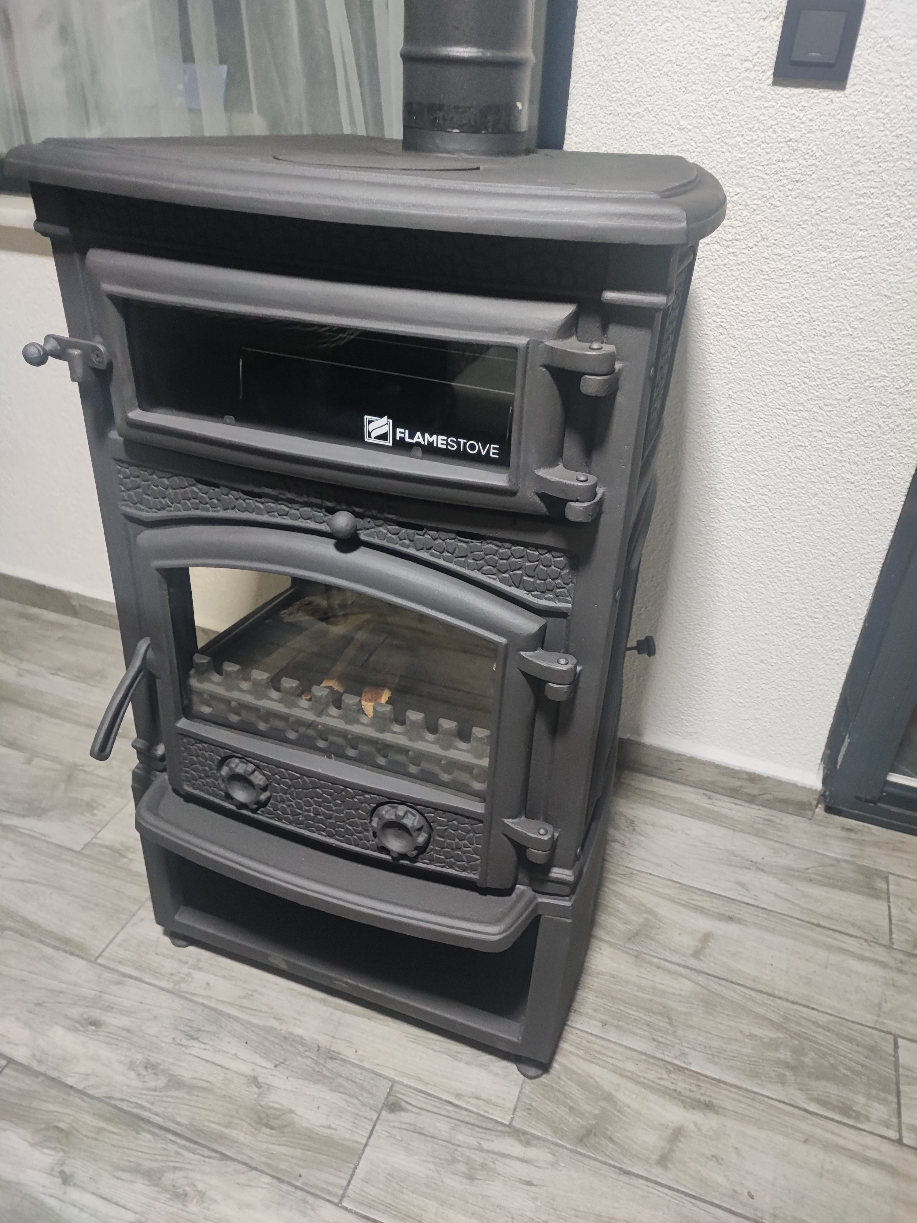 Sirius Maxi Style Fırınlı Odun Hazneli Döküm Soba FS-011ST