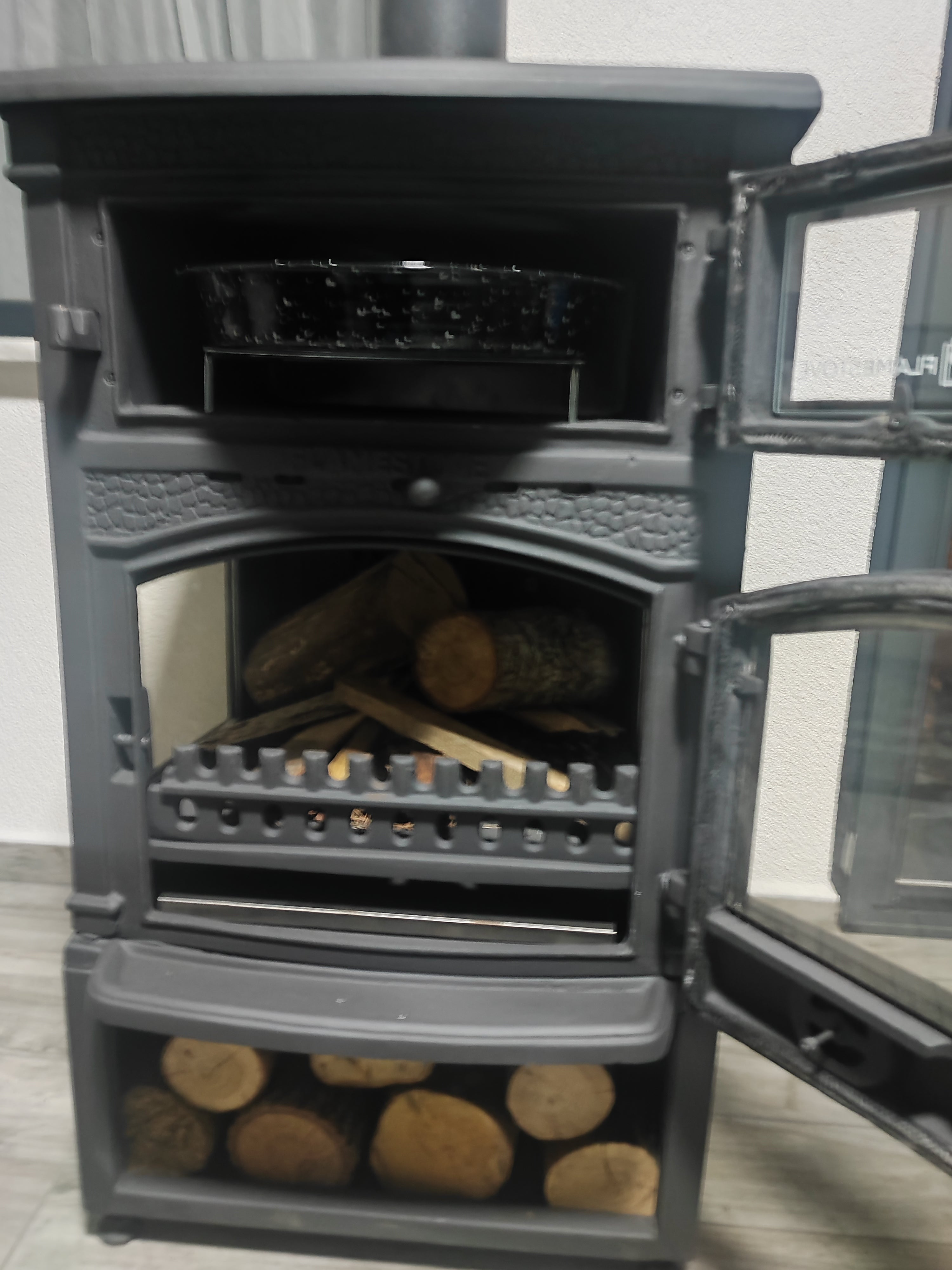 Sirius Maxi Style Fırınlı Odun Hazneli Döküm Soba FS-011ST