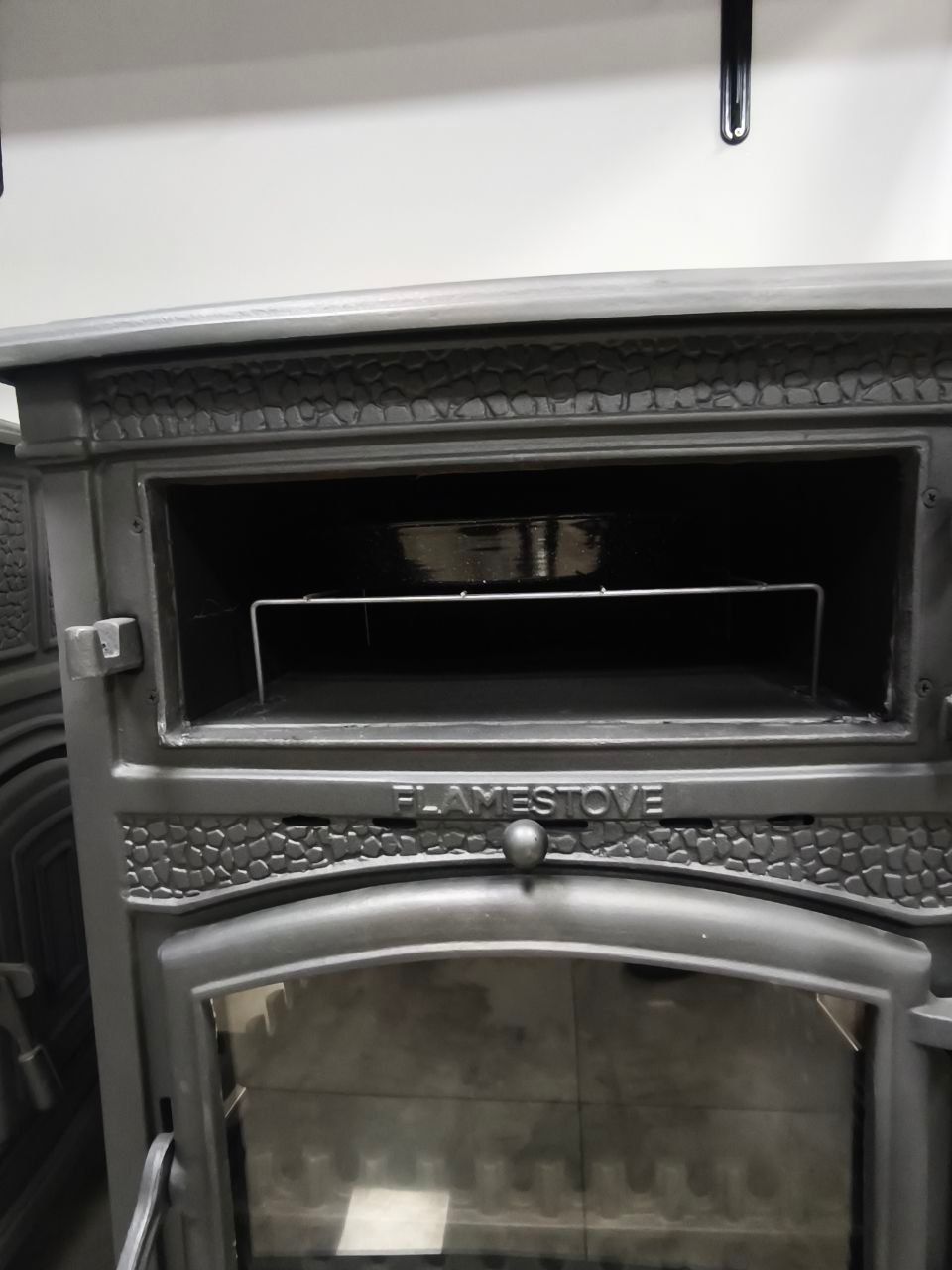 Flame Stove FS-11YK-AK – Sirius Maxi Yan Kapaklı Fırınlı Döküm Soba