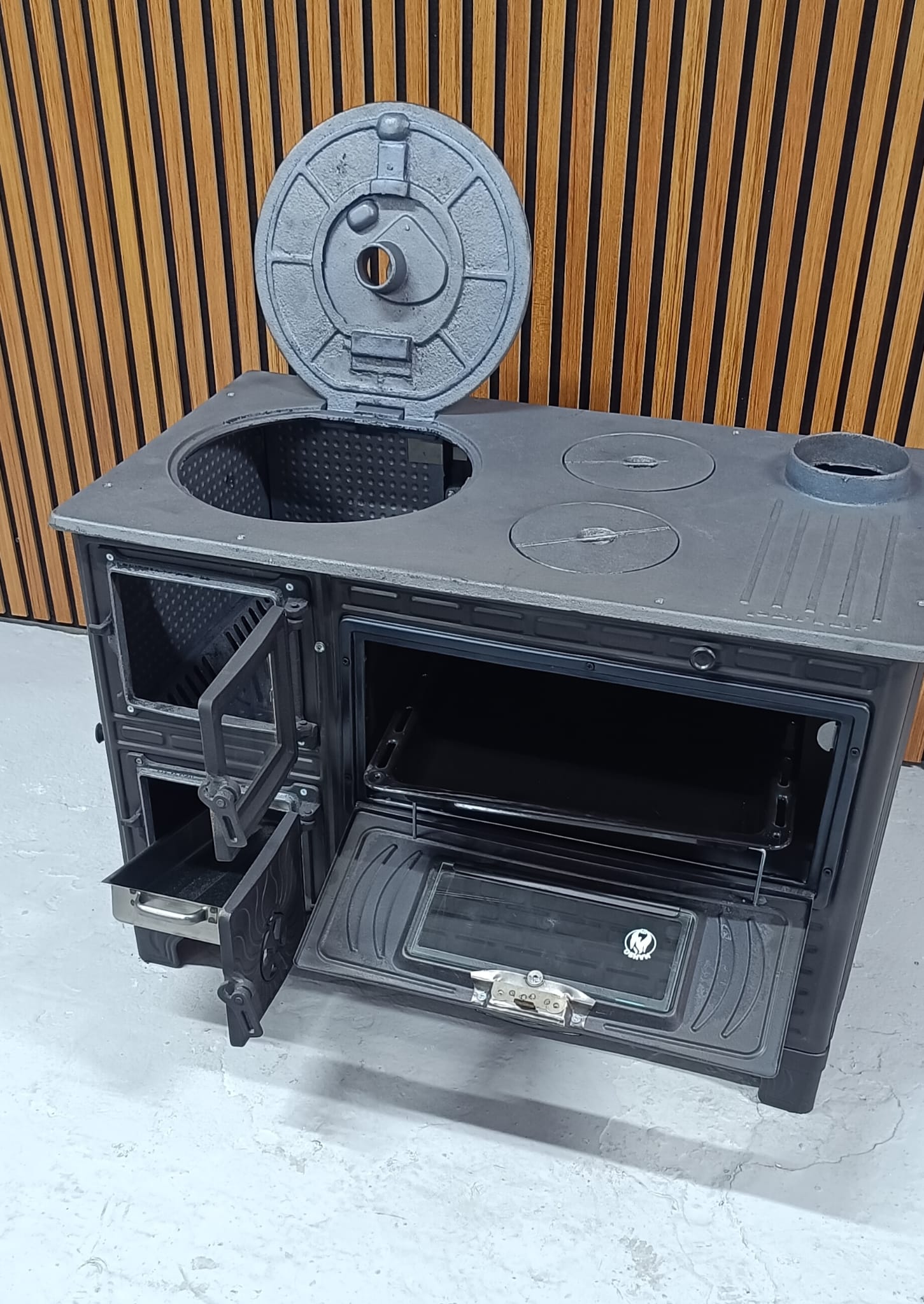 FS-329 Mat Siyah 47'lik Döküm Tuğlalı Kuzine Soba | Emaye | Geniş Kuzine