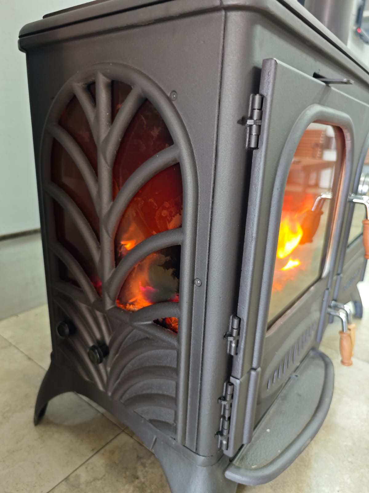 Palmiye Döküm Kuzineli Soba: 3 Katlı Fırın, Yan Cam, 15kW Çift Yanmalı