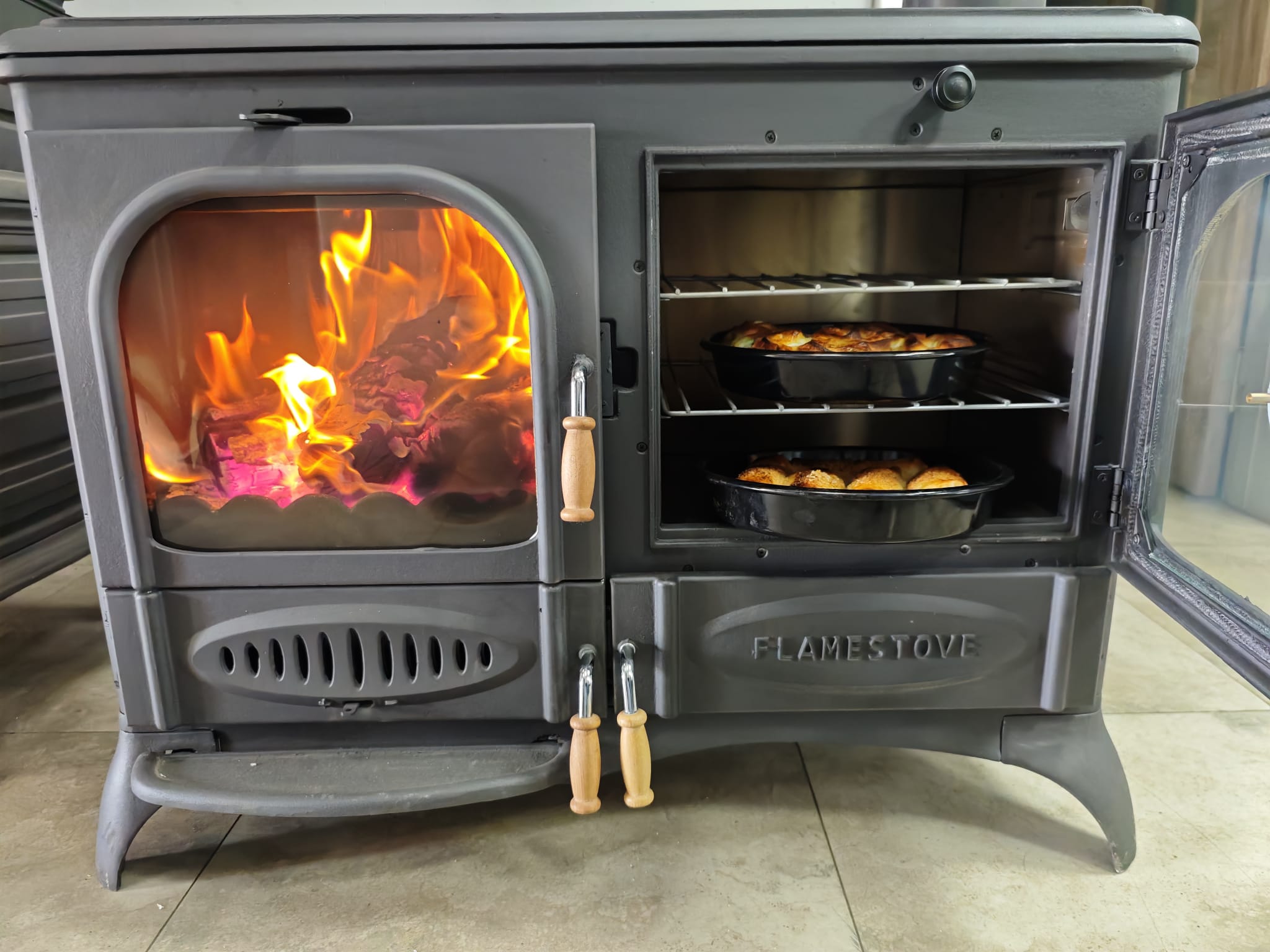 FS-066 Flame Stove Palmiye Döküm Kuzineli Soba: 3 Katlı Fırın, Yan Cam, 15kW Çift Yanmalı