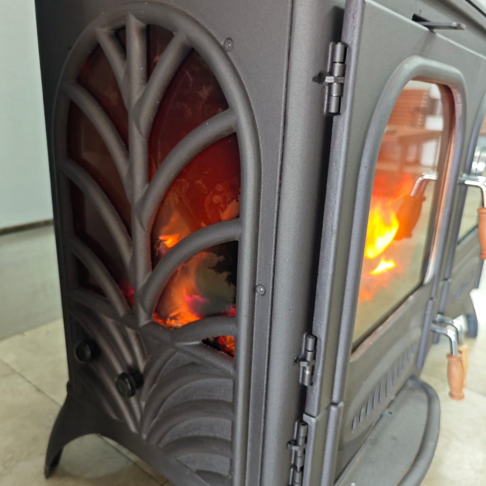 FS-066 Flame Stove Palmiye Döküm Kuzineli Soba: 3 Katlı Fırın, Yan Cam, 15kW Çift Yanmalı