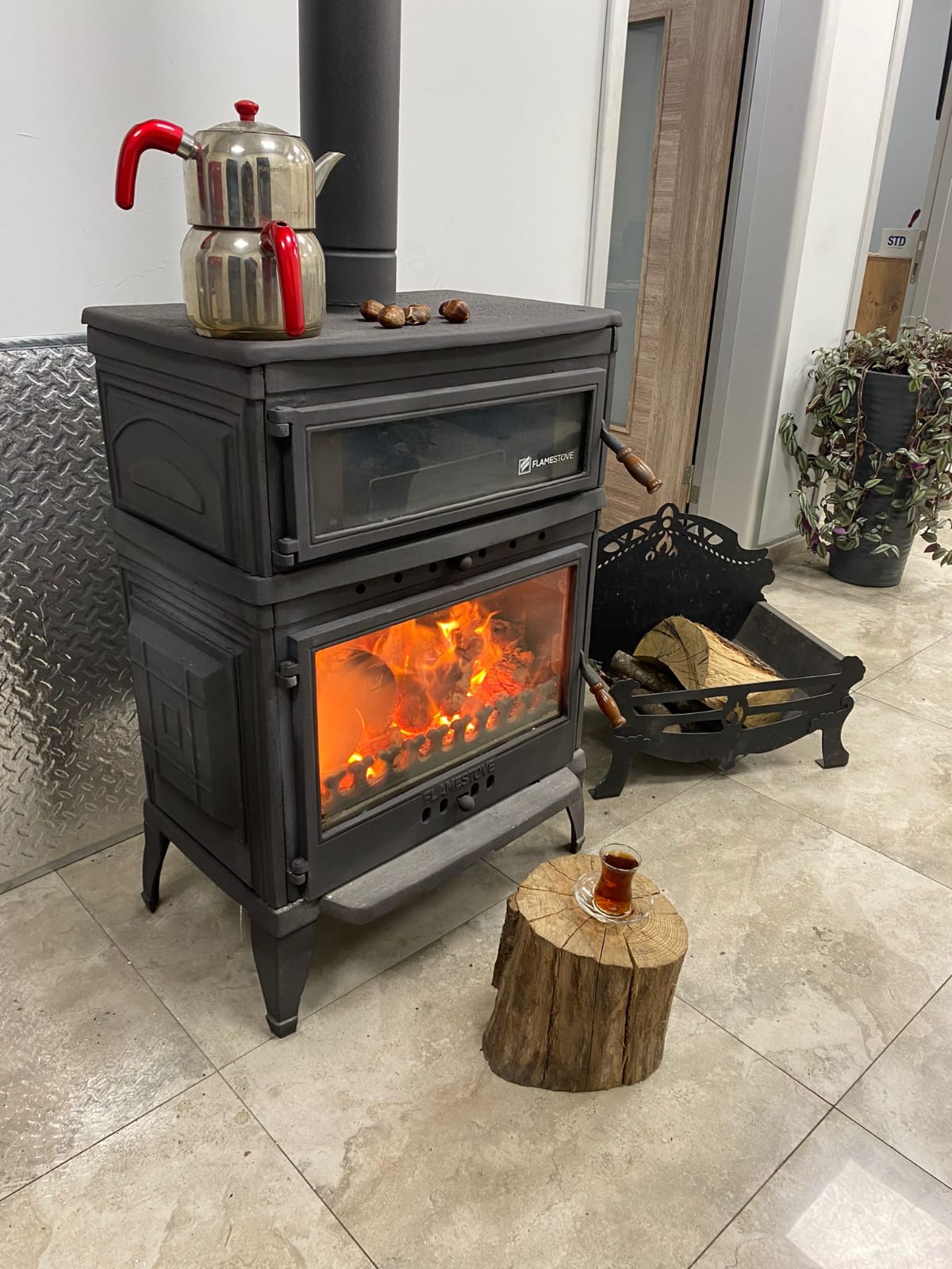 FS-044 Flame Stove Retro Klasik Fırınlı Döküm Soba: Yüksek Verimli Odun Kömür Yakma, Schott Cam