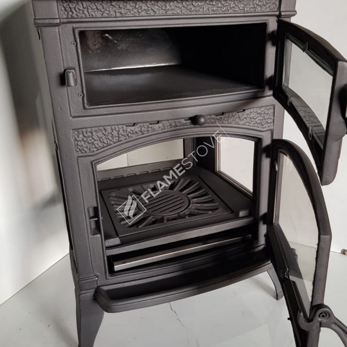 Sirius Maxi 4 Fırınlı Döküm Soba: Yüksek Verimli Odun Kömür Isıtıcı 15 kW