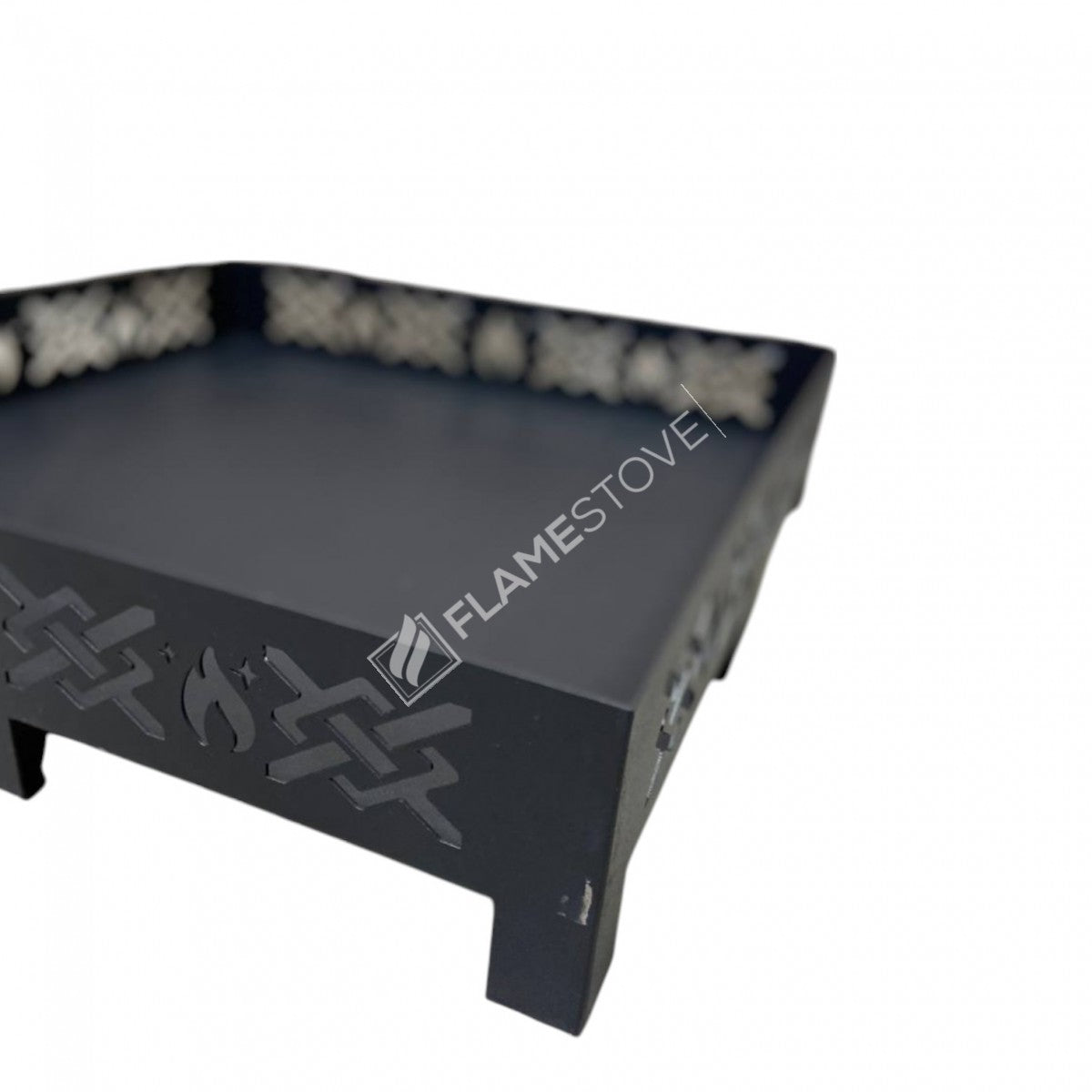 Lazer Kesim Çapraz Desenli 50x50 cm Çelik Soba Altlığı - Zemin Koruyucu, Estetik Destek