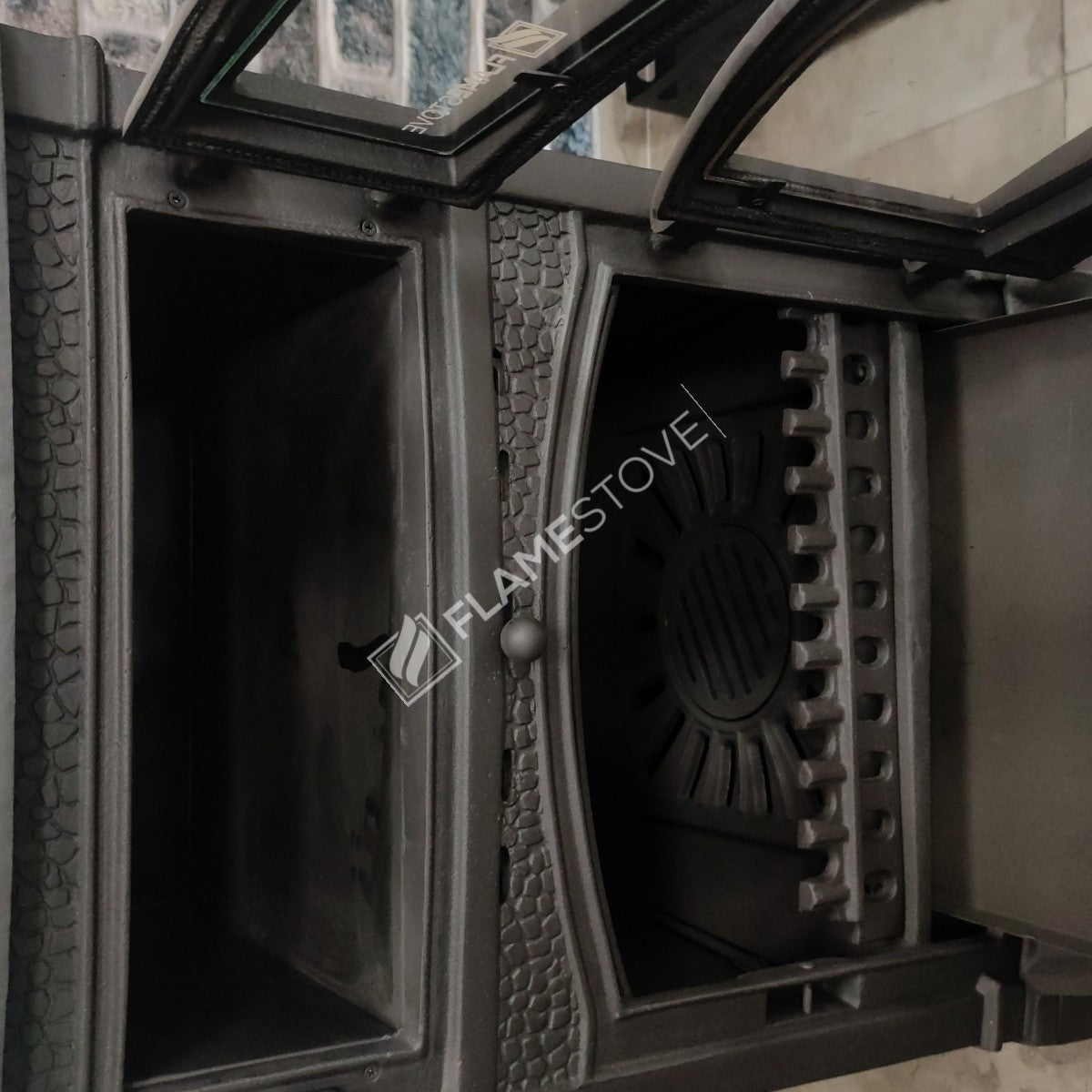 Sirius Mega Fırınlı Döküm Soba: Yüksek Verimli Odun Kömür Sobası, Schott Robax Camlı, Güçlü 18 kW Isıtma